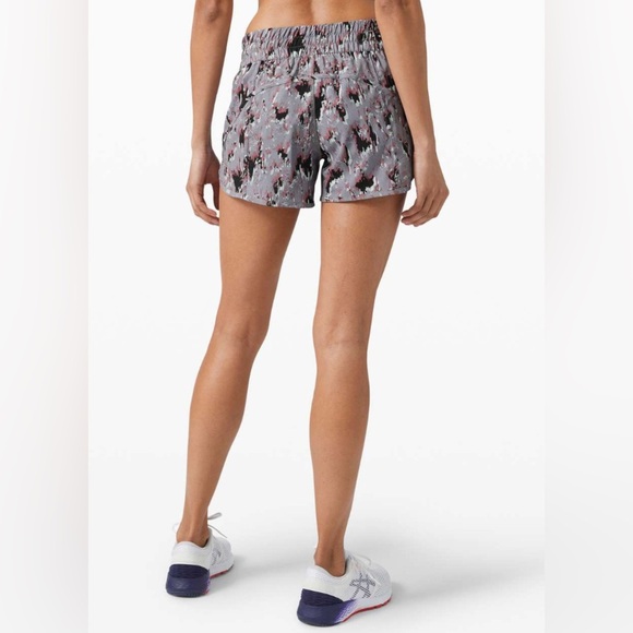 Lululemon Tracker Short V *4"- Floral Flux Multi (branded Peloton)/ Size 6 - Picture 2 of 4